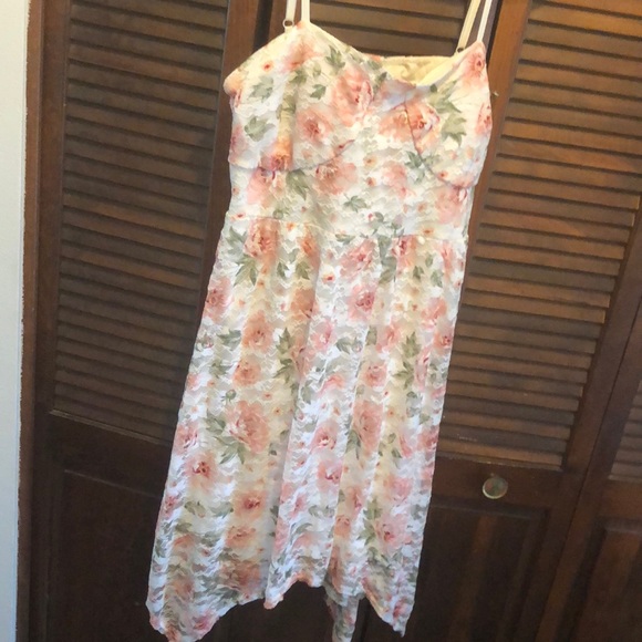 Dresses & Skirts - New listing! floral open back lacy dress.